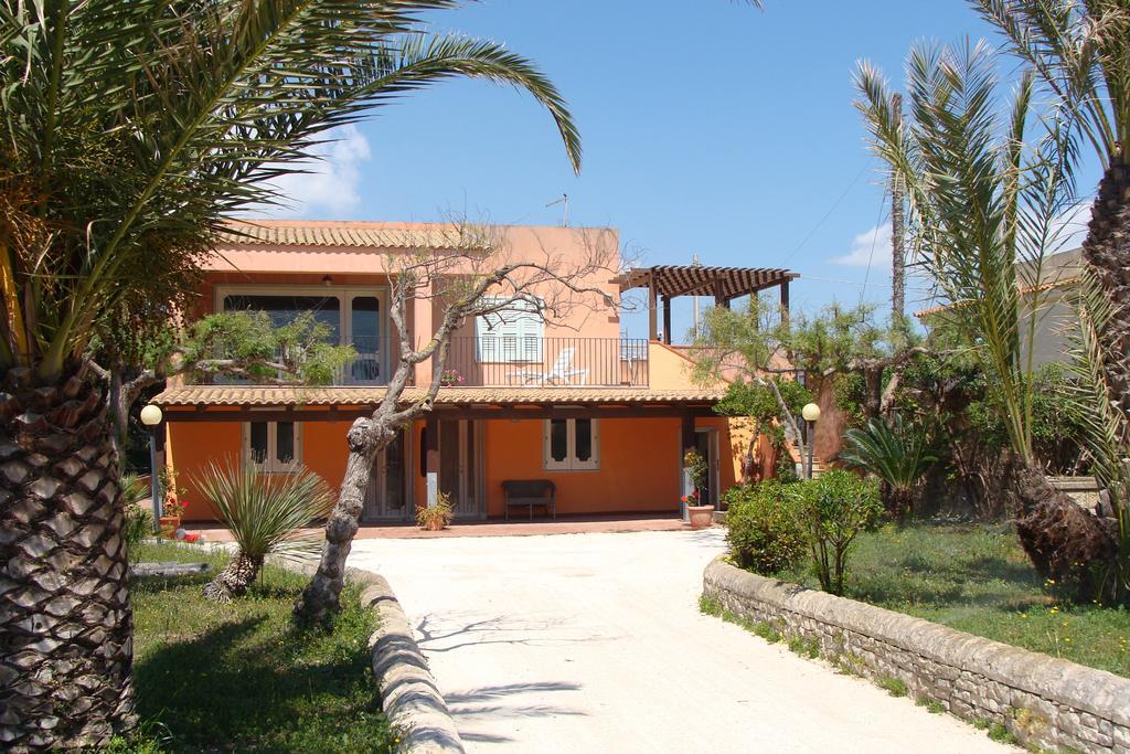 La Villa Rosa Al Mare Pozzallo Habitación foto
